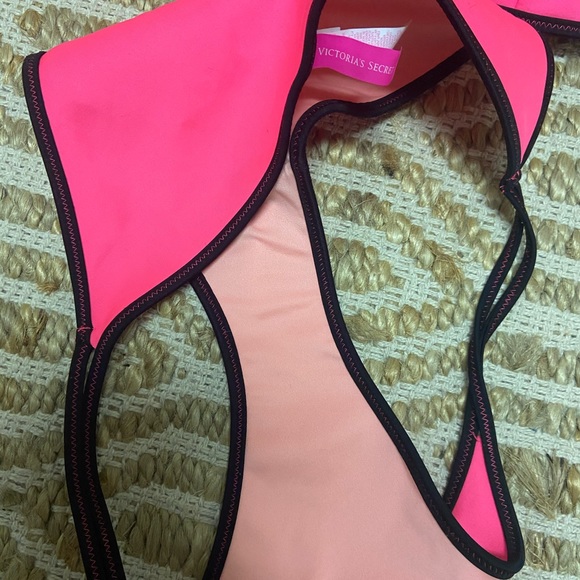 Victoria’s Secret bikini set! - Picture 2 of 3